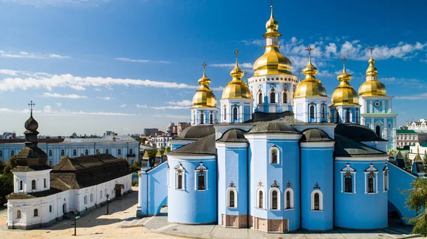 Dikiz Michael Golden Domed Manastırı — Stok fotoğraf