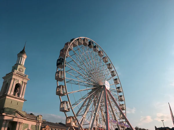 Riesenrad Der Stadt Abend Großes Atraktsion Riesenrad Auf Dem Hintergrund — Stockfoto