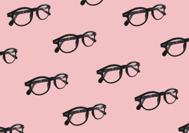 Pastel pembe arka plan üzerinde siyah güneş gözlüğü desen. Minimal kavram. Trendy güneş ışığı Yaz desen parlak açık mavi arka plan üzerinde boyalı güneş gözlüğü ile yapılan.