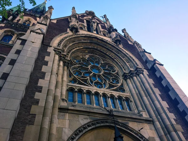 Gotischen Stil Der Architektur Kathedrale Lviv Blick Von Unten Fassade — Stockfoto