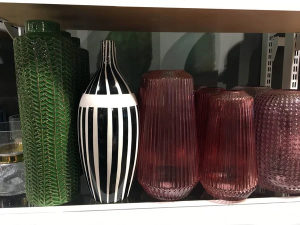 Vases Différentes Formes Sur Une Étagère Dans Magasin Vase Céramique — Photo