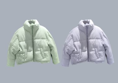 Kadınlar ceket desenini aşağı moda. Gri arka plan üzerinde izole zip bağlantı elemanı ile yastıklı ceket. Kışlık giysi deseni. Giysi bileşimi. Düz döşeme, üst görünüm, kopyalama alanı