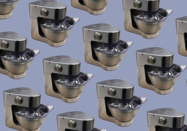 Modern mutfak yemek işlemcisi mavi arka planda izole edilmiş. Mutfak evrensel yemek karıştırıcısı. Çok fonksiyonlu gıda işlemcisi. Elektrik Mutfağı ve Ev Aletleri. Uzayı kopyala Desen