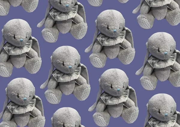 Gray Aranyos Teddy Nyúl Elszigetelt Lila Háttér Teddy Nyúl Plüss — Stock Fotó