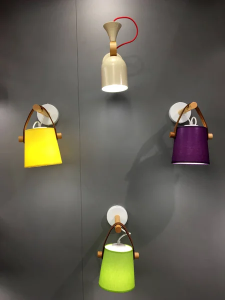 Kleine Multi Gekleurde Stof Lampenkappen Wandverlichting Grijze Muur Nordic Stijl — Stockfoto