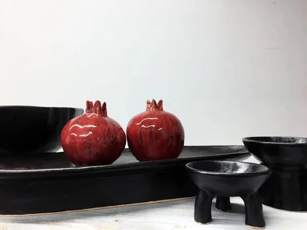 Ceramiczne Granaty Żywność Ekologiczna Garncarstwo Koncepcja Dekoracji Pamiątka Nowoczesna Ceramika — Zdjęcie stockowe