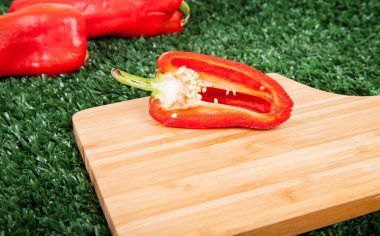 kırmızı biber veya kırmızı biber