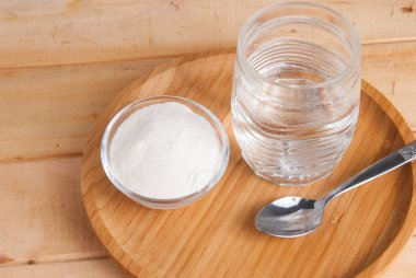 Tahta masadaki hidrolize kolajen proteini.