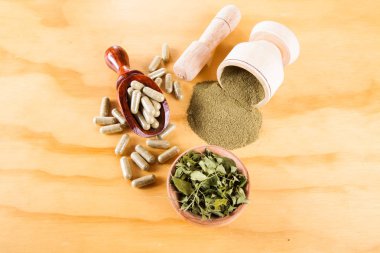 Moringa toz, kapsül ve yaprak - Moringa oleifera