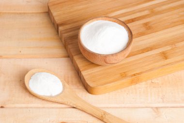 Tahta masadaki hidrolize kolajen proteini.