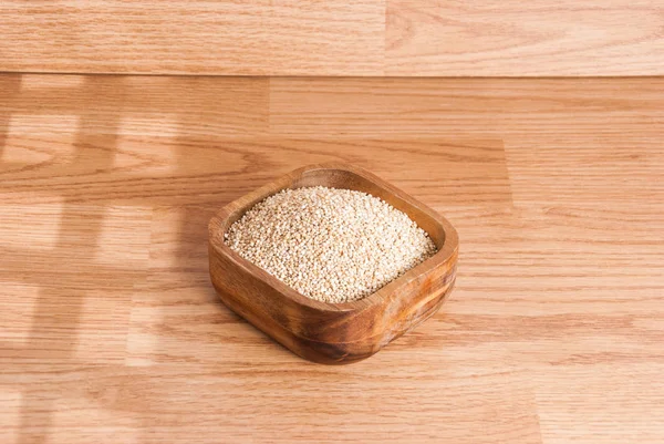 Witte Quinoa Houten Achtergrond — Stockfoto