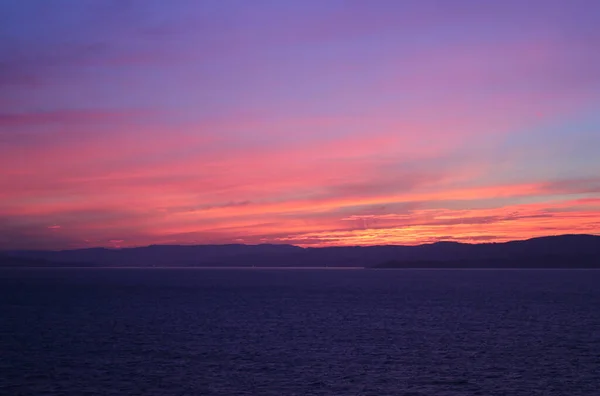 Удивительно Красивый Восход Солнца Над Морем — стоковое фото