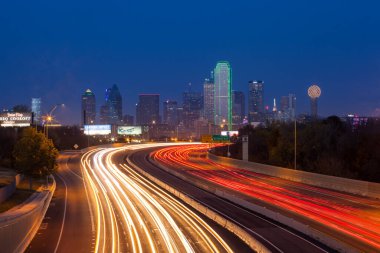 Dallas şehir merkezi gece silueti, Teksas, ABD