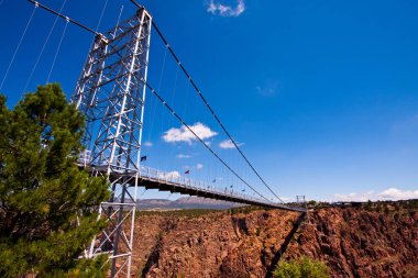 Royal Gorge asma köprüsü güneşli bir günde, Colorado, ABD