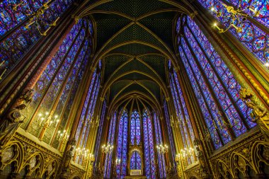  Sainte Chapelle 'deki Yukarı Şapel, 3 Ocak 2013. Sainte Chapelle, Paris 'te ziyaret edilen en güzel turistlerden biridir..
