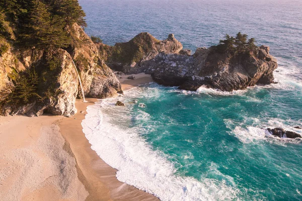 Mcway Falls Pacific Coast Highway Big Sur Kalifornien Usa Eftermiddagen — Stockfoto