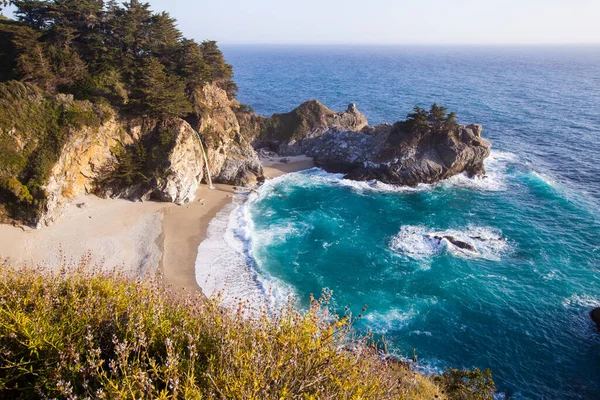 Beautiful Mcway Faller Big Sur Coast Kalifornien Usa Vid Solnedgången — Stockfoto