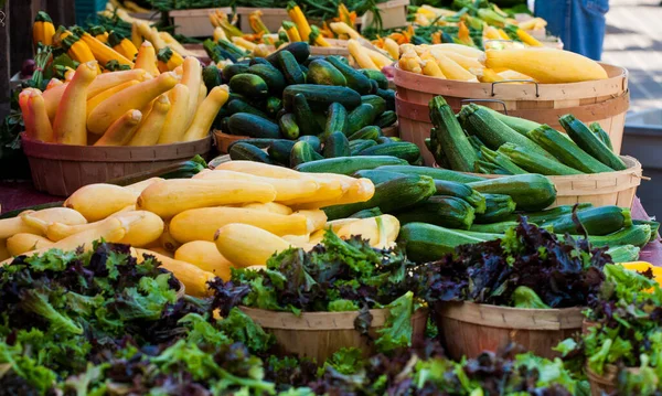 Puesto Verduras Frescas Mercado Campesino —  Fotos de Stock