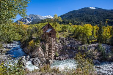 Şelalede Colorado 'daki Crystal Mill' i terk et.