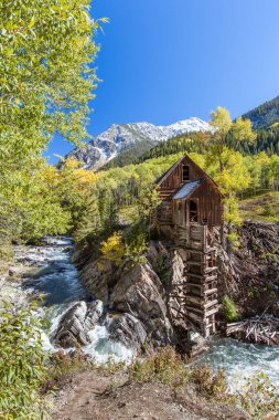 Şelalede Colorado 'daki Crystal Mill' i terk et.