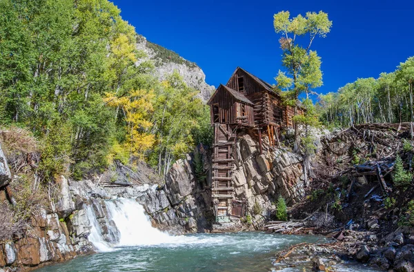 Şelalede Colorado 'daki Crystal Mill' i terk et.
