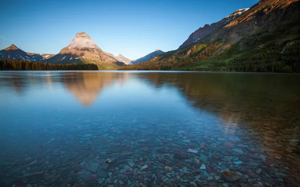 朝の2つの薬湖氷河国立公園 — ストック写真