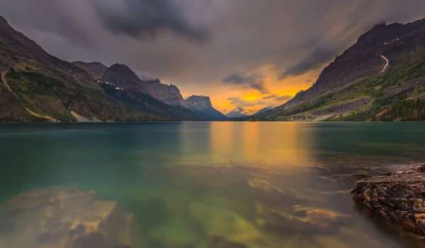 Solnedgång Vid Mary Lake Glacier Nationalpark — Stockfoto