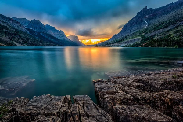 Solnedgång Vid Mary Lake Glacier Nationalpark — Stockfoto