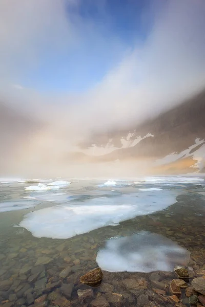 Nebel Über Dem Eisbergsee Gletscher Nationalpark — Stockfoto