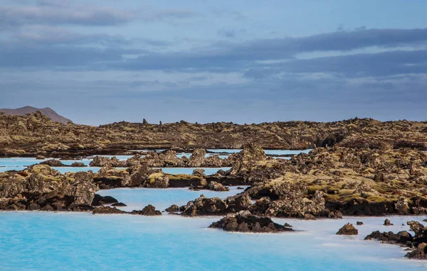 Reykjavik, İzlanda yakınlarında mavi göl kaplıcası.