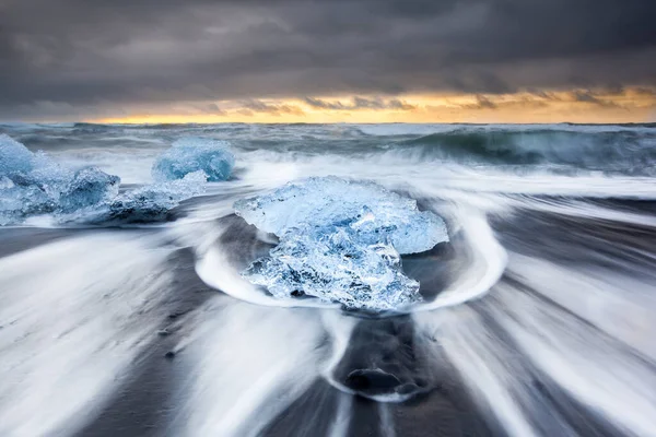 Jokulsarlon Чорний Піщаний Пляж Сході Сонця Ісландія — стокове фото