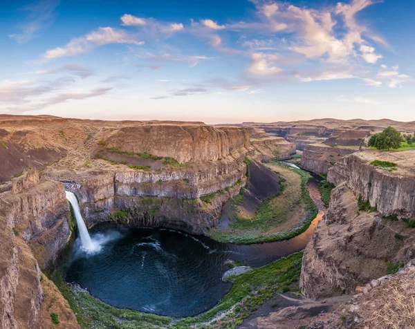 Washington, ABD 'de Palouse Fall üzerinde güzel bulutlar