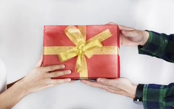 Man Gives Beautiful Gift Woman — Stock Photo, Image