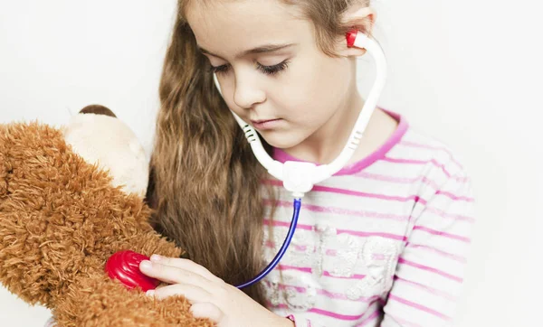 Criança Jogando Médico Isolado Branco — Fotografia de Stock