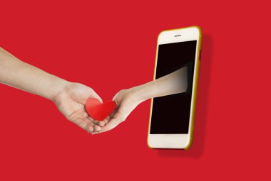 Yalıtılmış bir arka plan üstünde belgili tanımlık telefon perde dışında bir elinizi tutan bir el. Konser telefon ve elektronik ile etkileşim