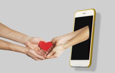 Yalıtılmış bir arka plan üstünde belgili tanımlık telefon perde dışında bir elinizi tutan bir el. Konser telefon ve elektronik ile etkileşim