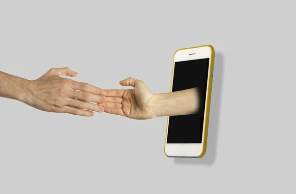 Рука Держащая Руку Торчащую Экрана Телефона Изолированном Фоне Концерт Взаимодействия — стоковое фото