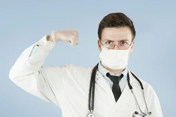 Muestra Médico Joven Con Señal Parada Palma Mano Fondo Aislado — Foto de Stock