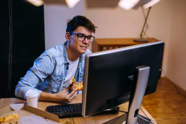 Lavoro Freelance Adolescente Casa Forma Computer — Foto Stock