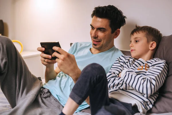 Father Son Playing Games Tablet Home — Stock Photo, Image