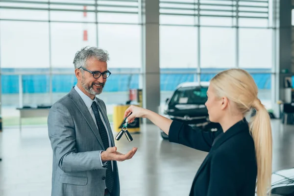 Finally Got New Car Saleswoman Giving Car Keys Customer Car — Stock Photo, Image