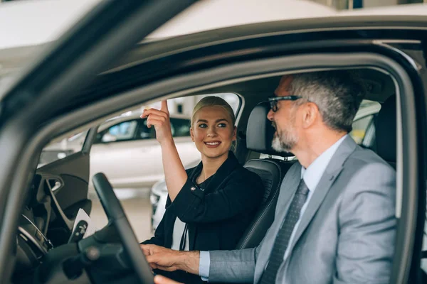 Car Saleswoman Male Customer Drivers Seat New Car Car Dealership — Stock Photo, Image