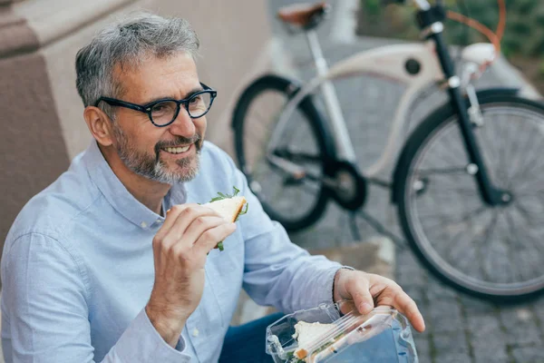 Mature Man Eating Sandwiches Outdoor City — Stock Photo, Image