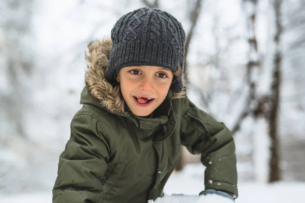Porträtt Happy Kid Utomhus Snö — Stockfoto