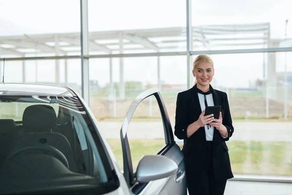 Sell Agent Car Showroom Holding Tablet — Stock Photo, Image