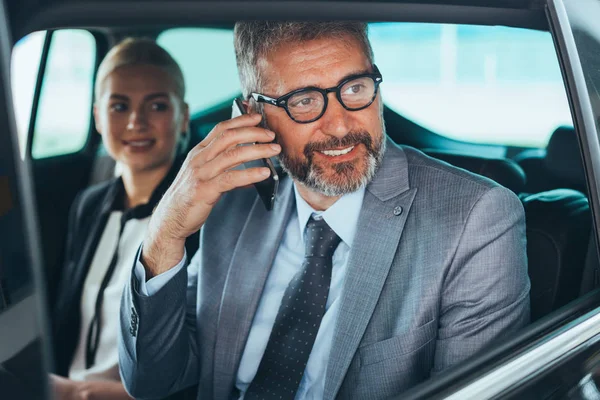 Senior Bearded Gray Haired Businessman Using Smartphone Sitting Backseat Car — Stock Photo, Image