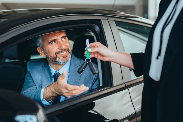 Saleswoman Giving Car Keys Customer Car Dealership Showroom — Stock Photo, Image