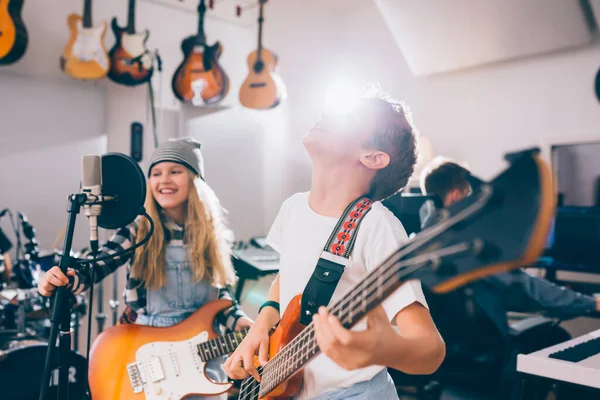 Banda Rock Infantil Tocando Estúdio Música — Fotografia de Stock