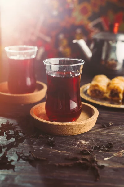 Török Tea Baklava Asztalon — Stock Fotó