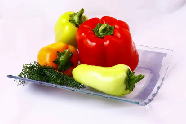 Yaz yiyecek, taze sebze ve otlar camına natürmort.